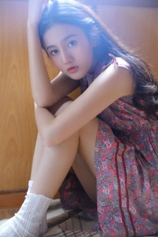 女班长哭着说不能生孩子视频